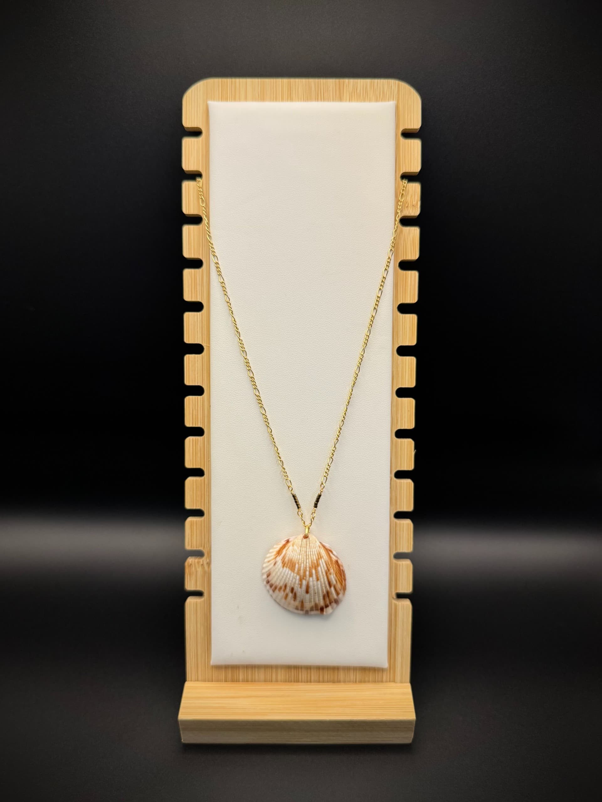 White and Brown Calico Shell Pendant Necklace